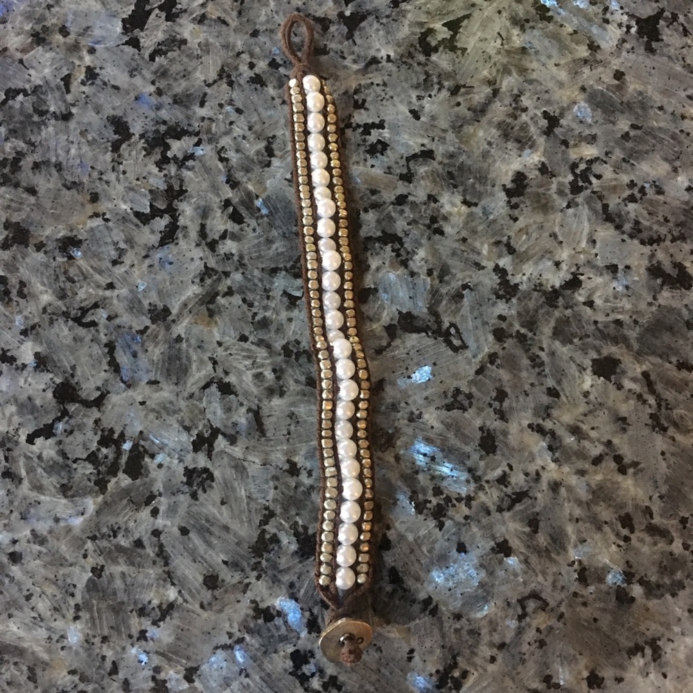 American Eagle pearl bracelet